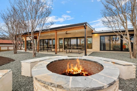 Guadalupe Bluff Modern House Haus in Kerrville