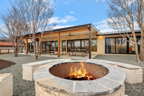 Guadalupe Bluff Modern House Casa in Kerrville