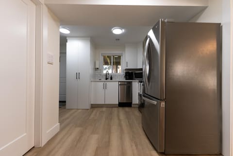 Kitchen or kitchenette, dishwasher, minibar, oven, pet friendly, stove