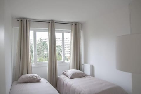 Appt 4 pièces près de Paris/Disney, 2 SdB, 2 WC Apartment in Créteil