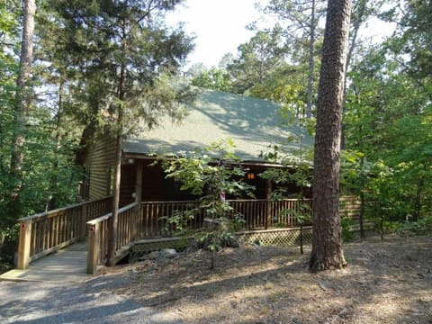 C19, One bedroom luxury, log-sided Couple's Cottage with private hot tub and unique extras cottage House in Lake Ouachita