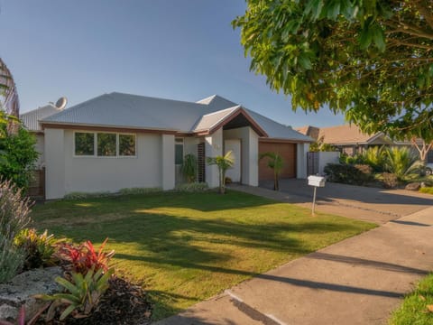 Hosts on the Coast Boost Morale on the Canal House in Whitianga