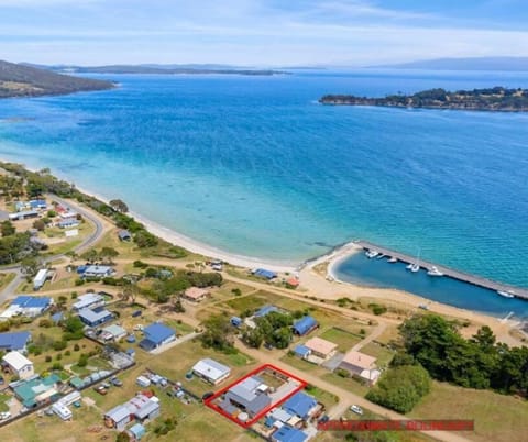 'The Alonnah' Beach House - Main House & Unit House in South Bruny