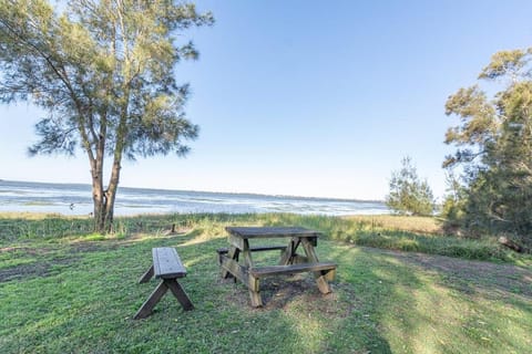 Stunning 5 BD house by the Lake House in Berkeley Vale