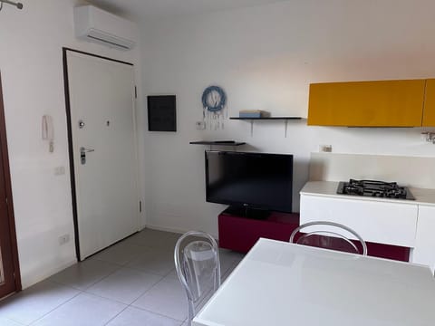 Kitchen or kitchenette, Living room, Seating area