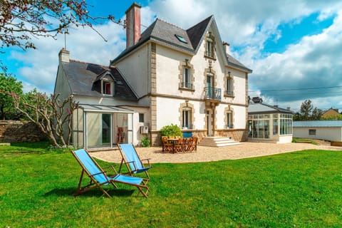 Property building, Garden, sunbed