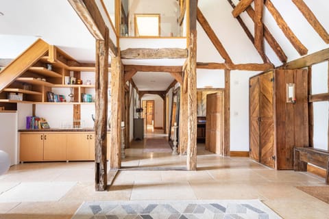 Period Luxury Converted Barn Windsor/Maidenhead - Perfect for family groups Chalet in Taplow
