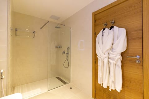 Shower, Bathroom, towels, wardrobe