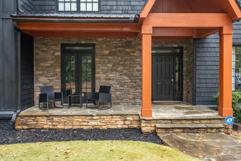 The Black House At Victoria Mill Buckhead Villa in Buckhead