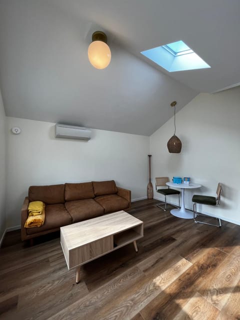 Living room, Seating area, Dining area, air conditioner