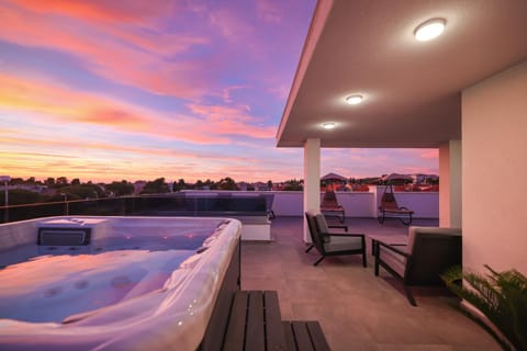 Patio, Hot Tub, Balcony/Terrace, Spa and wellness centre/facilities, Sea view, Sunset, sunbed