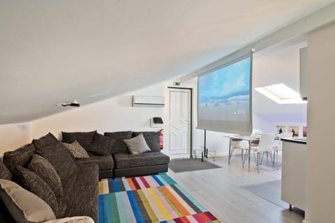 BmyGuest - Cascais Beach Villa II Apartment in Estoril