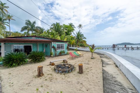 Casa del Fuego - Caribbean Beachfront Magic! Villa in Bocas del Toro Province