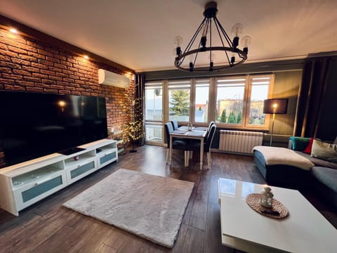 Communal lounge/ TV room, TV and multimedia, Living room, Seating area, Evening entertainment