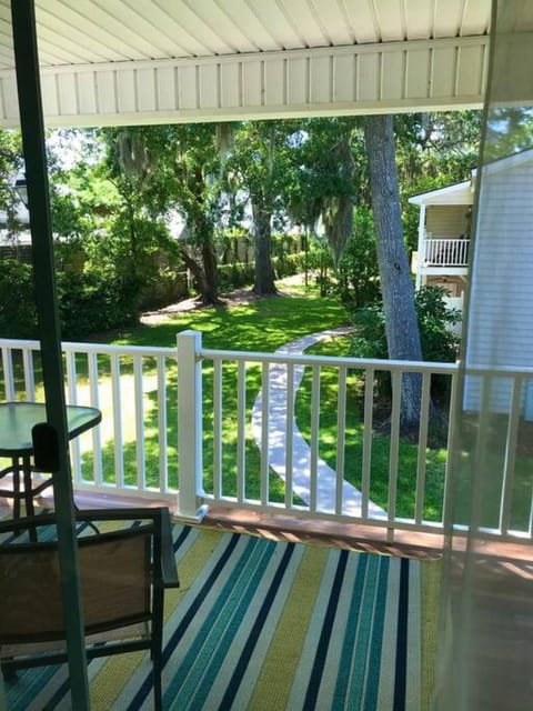 Q16 Comfortable 2 BR, 2 BA second level in Ocean Walk Haus in Mallory Park