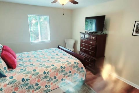 Q16 Comfortable 2 BR, 2 BA second level in Ocean Walk House in Mallory Park