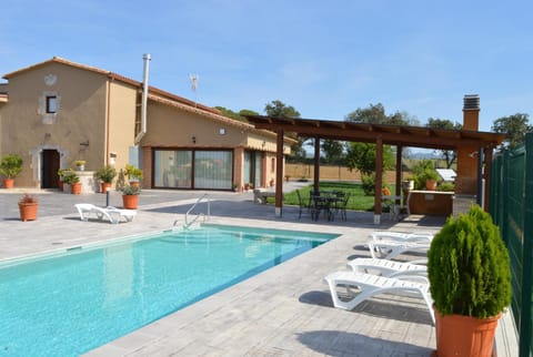 Property building, Patio, Pool view, Swimming pool, sunbed