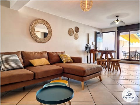 Living room, Seating area, fireplace