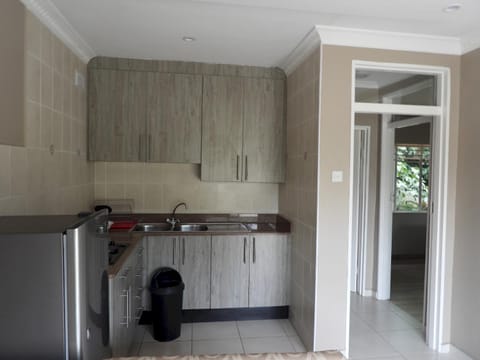Executive apartment with 2 beds kitchenette - 2072 Condominio in Harare