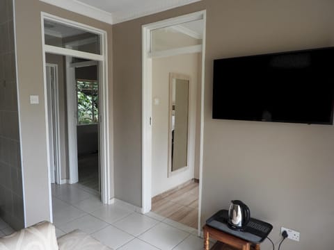 Executive apartment with 2 beds kitchenette - 2072 Copropriété in Harare