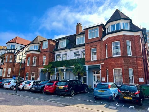 Property building, Day, Neighbourhood, Street view, Location, Parking