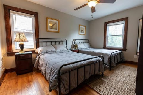 Craftsmen Charmer with Easy City & Airport Access House in Crafton