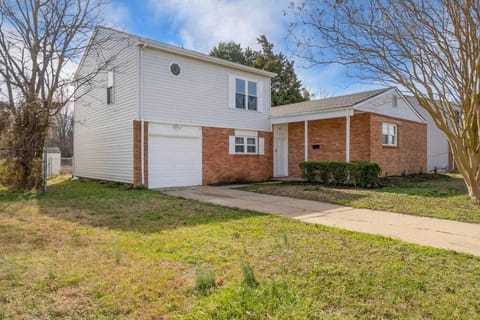 Enormous 6 BR Family Style Home By Waterside Vacation rental in Hampton