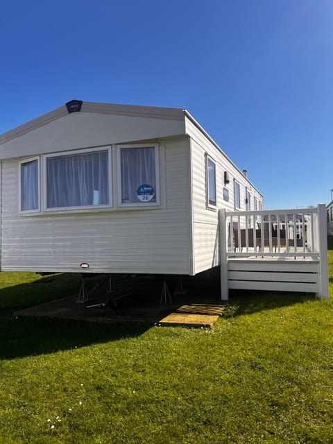 Kent Coast 3 bedroom holiday home Camping /
Complejo de autocaravanas in Allhallows