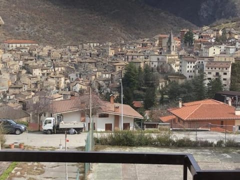 Scanno Parco naz Abruzzo Nuovo Appartamento I Gerani,300 m dal centro, vista, wifi garage max 7 persone Casa in Scanno