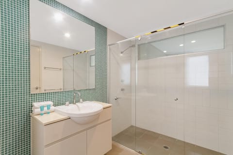 Deluxe Dual-Key Apartment in Peppers @ Salt Resort by uHoliday (3BR, 2BR and Hotel Room Options Available) Condo in Kingscliff