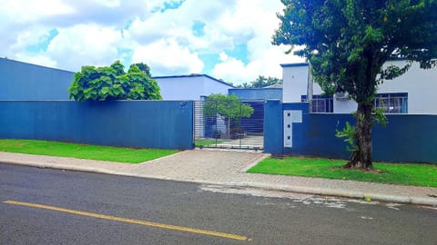 Linda Casa Equipada Bairro tranquilo prox Cataratas House in Foz do Iguaçu