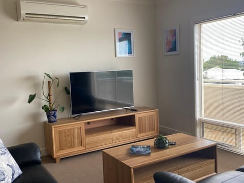 Apartment 8A on Lake Terrace - Mount Gambier Condo in Mount Gambier
