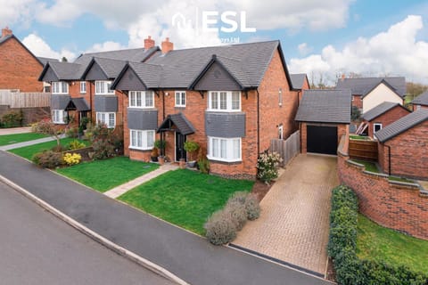 Property building, Neighbourhood, Garden, Street view