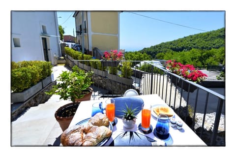 Patio, Day, View (from property/room), Balcony/Terrace, Food and drinks