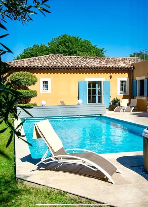 Villa de 5 chambres avec piscine privee jacuzzi et jardin clos a Villars Villa in Apt