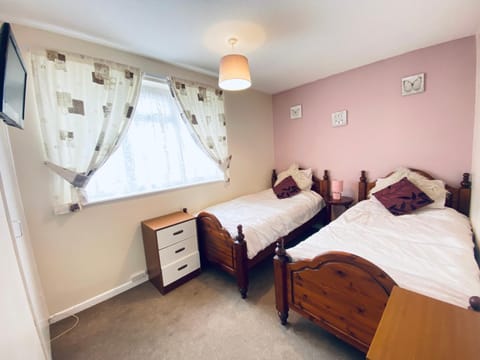 Cosy and Comfortable Holiday Chalet 10 minutes walk to the beach, Norfolk Haus in Hemsby