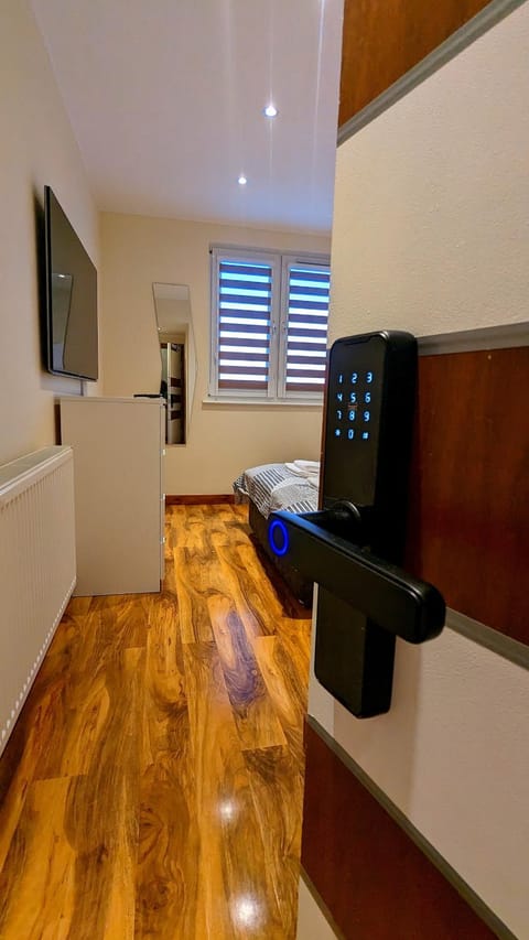 Private Room in Modern Apartment Vacation rental in Aberdeen