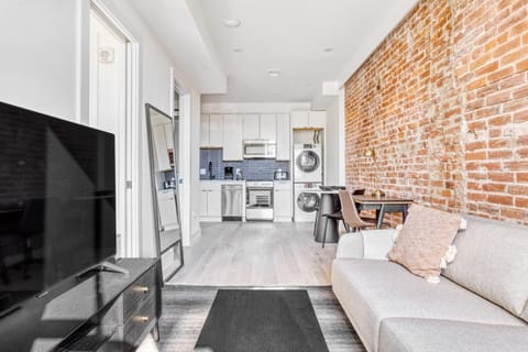 Eastern Mkt 1BR w WD Rooftop nr TJ Metro WDC-406 Condo in Capitol Hill