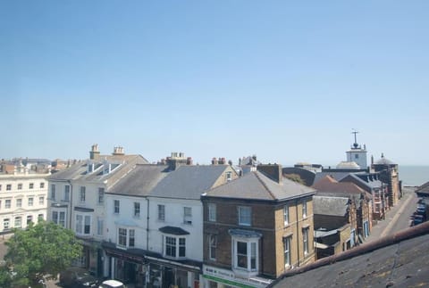 Stunning large Victorian Maisonette with sea view House in Dover District