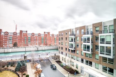 E Cambridge 1BR w WD Gym steps from Train BOS-524 Condo in Charlestown