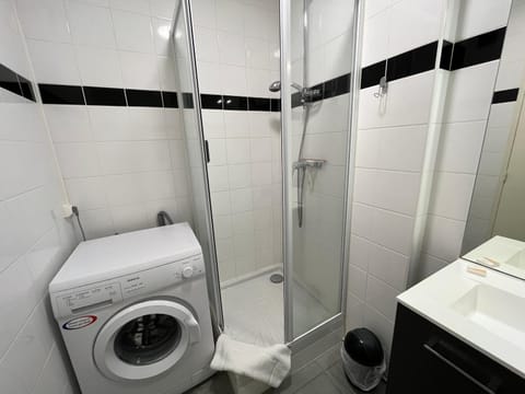 Men YourHostHelper Apartment in Caen