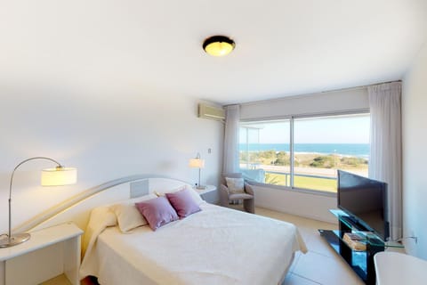 Bed, Bedroom, Sea view