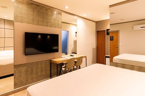 TV and multimedia, Photo of the whole room, Bedroom