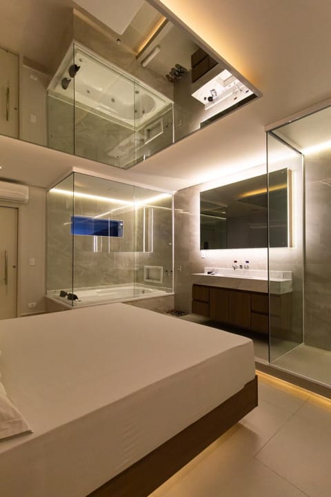 Shower, Bed, TV and multimedia, Photo of the whole room, Bedroom, Bath