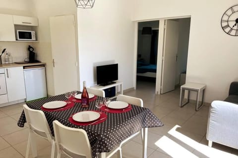 Communal lounge/ TV room, Dining area