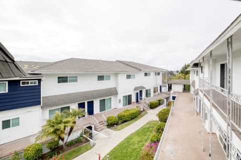 Redondo Beach 3BR w WD Courtyard nr PCH LAX-736 Condo in Redondo Beach