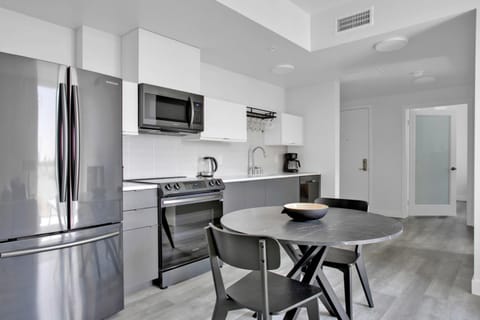 Hollywood 2BR w Roof BBQ nr MelroseFairfax LAX-890 Appartement in West Hollywood