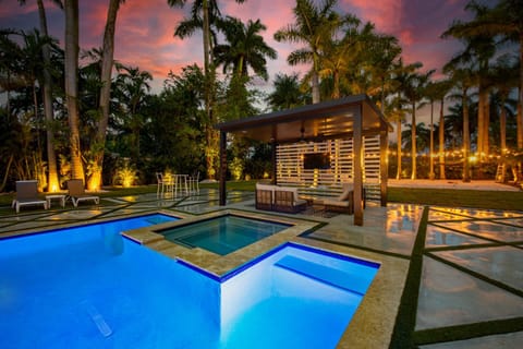 Hot Tub, Balcony/Terrace, Swimming pool