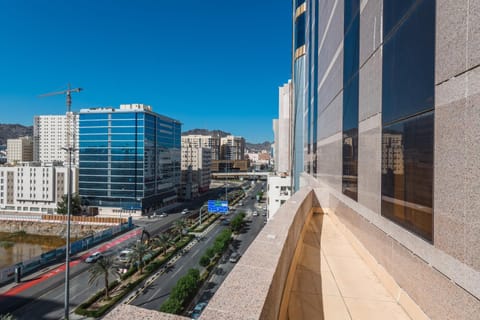 Property building, Day, Neighbourhood, City view, Street view, Location