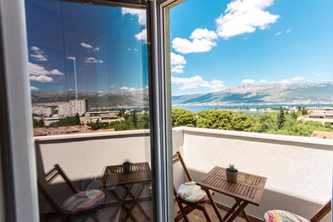 View (from property/room), Mountain view, Sea view